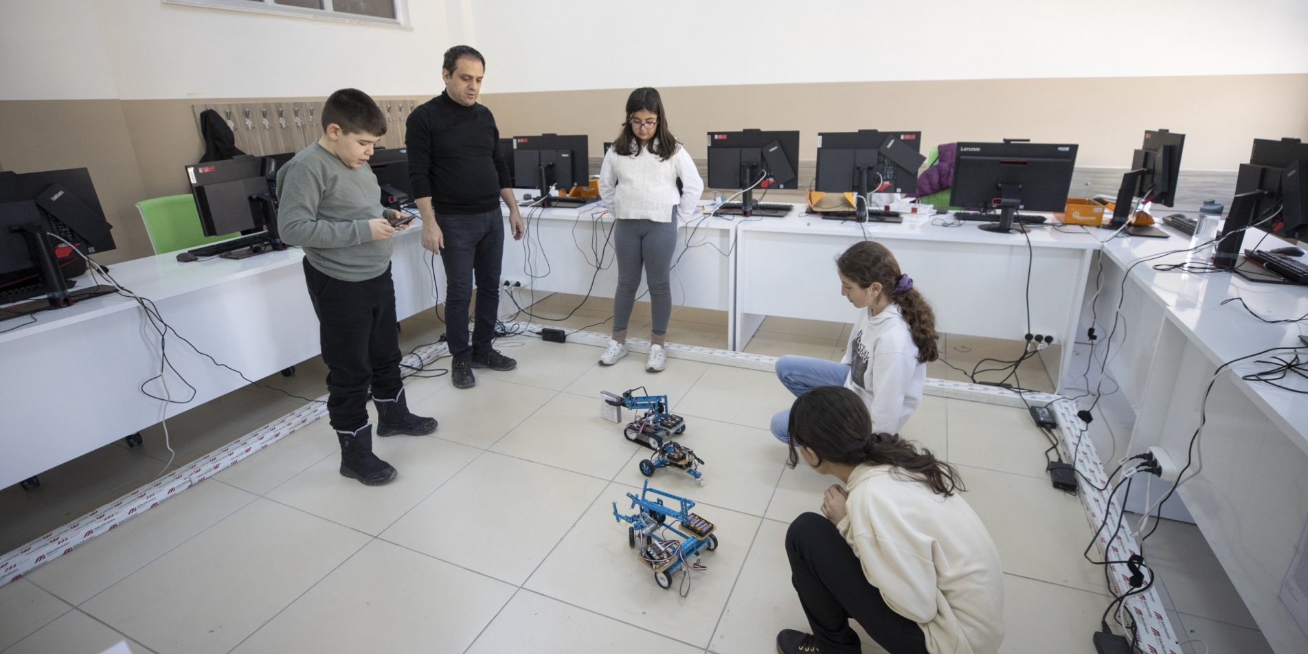 Tunceli'de Öğrenciler Robotik Kodlamayla Hayatı Kolaylaştıracak Projeler Üretiyor